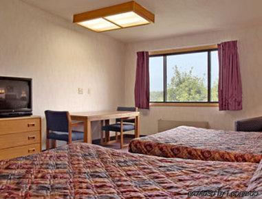 Travelodge Indianapolis Castleton Room photo
