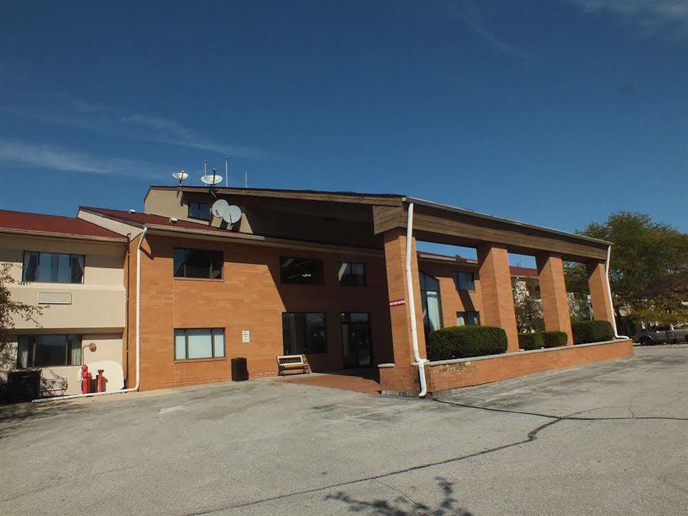 Travelodge Indianapolis Castleton Exterior photo